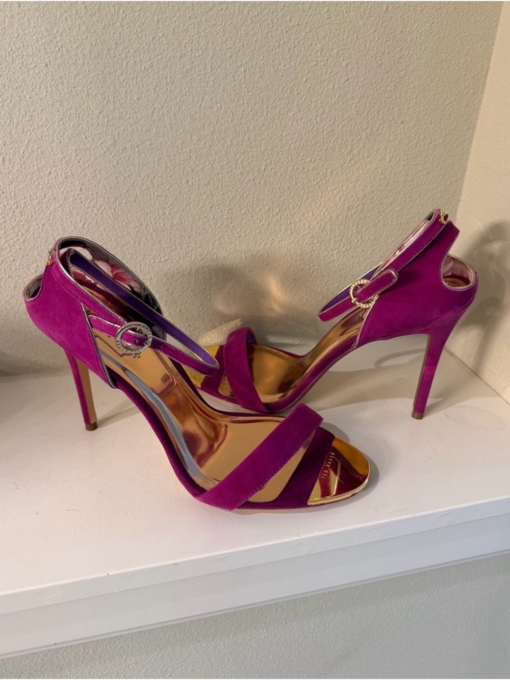 Ted Baker London Mirobell Suede High Heel Ankle Strap Sandals size 10